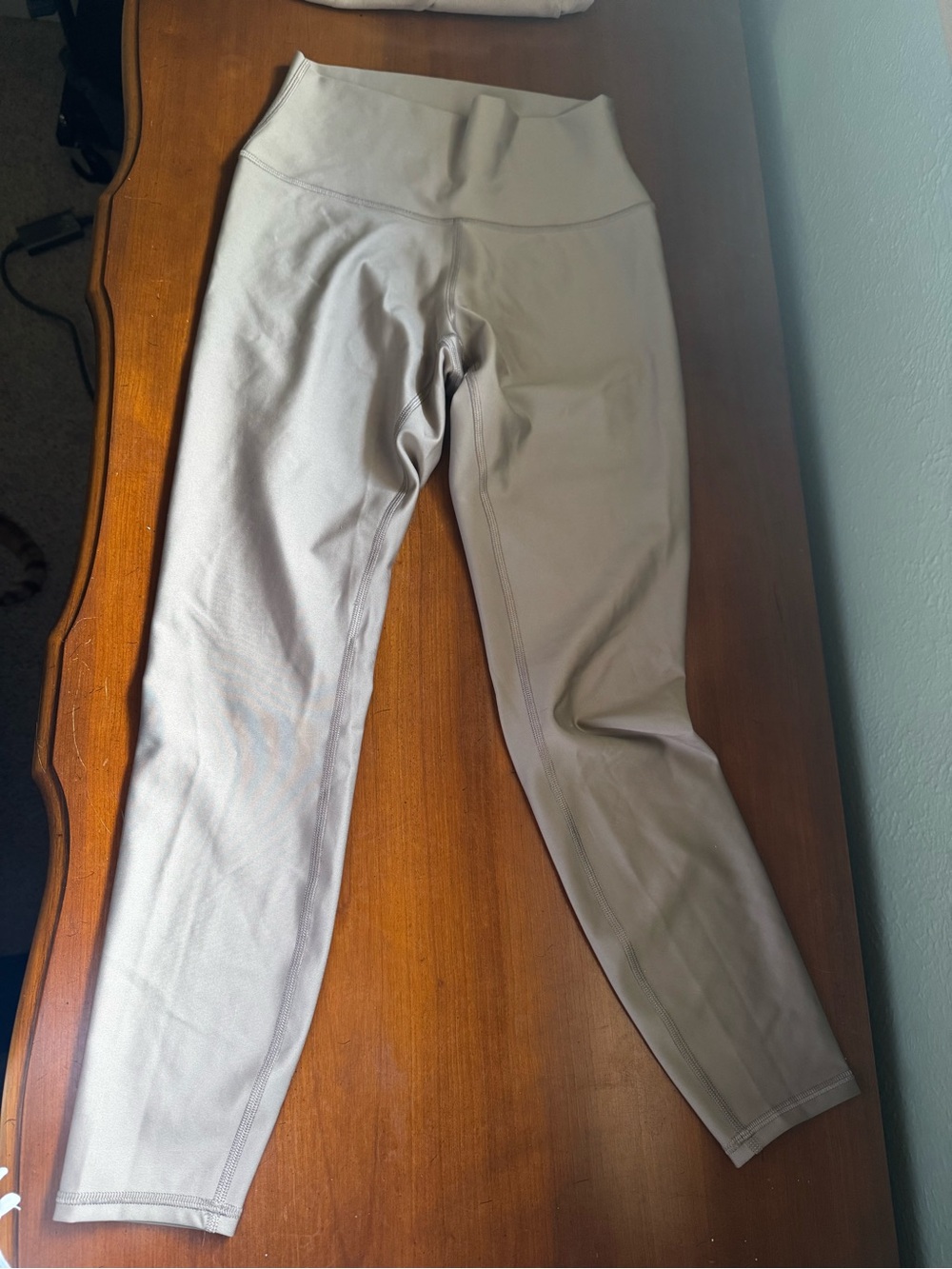 ALO Yoga High-Waist Leggings in Taupe